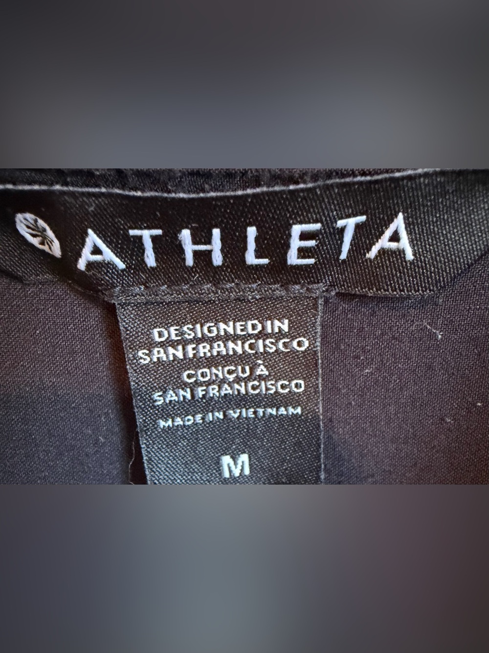 Athleta Urbanite Sleeveless Button-Down. GUC. Black, Size Medium - Picture 6 of 6